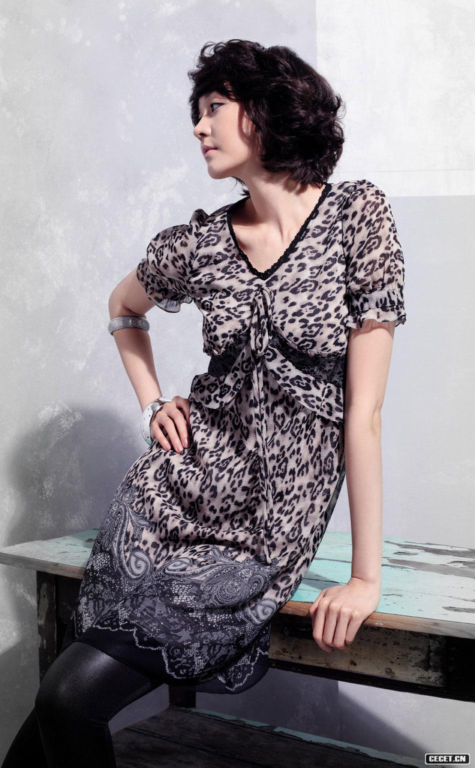 成宥利夏裝照曼妙優(yōu)雅