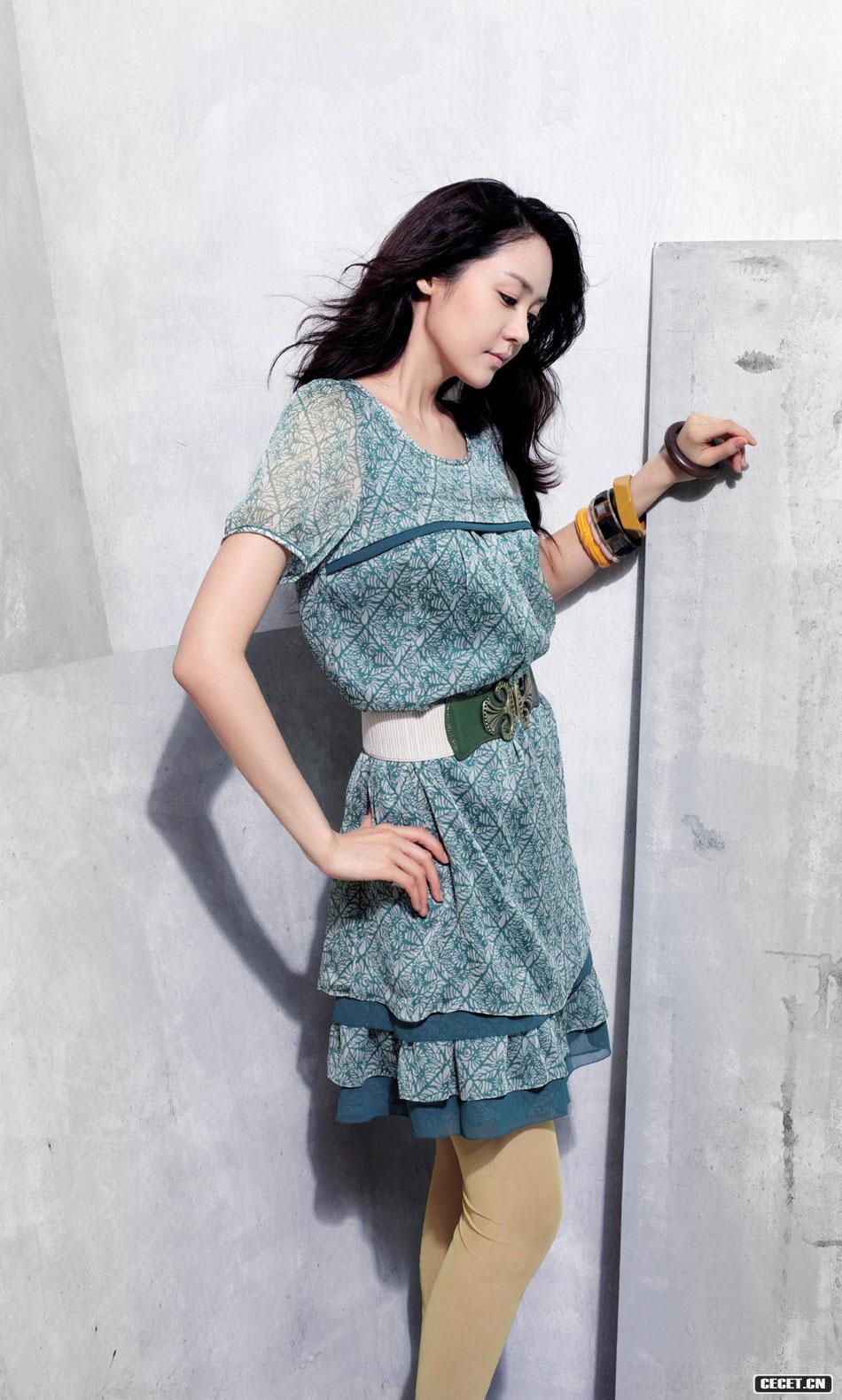 成宥利夏裝照曼妙優(yōu)雅