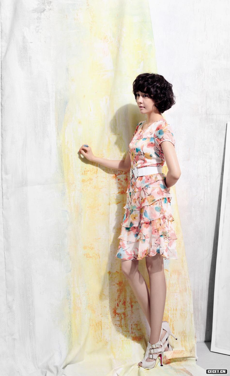 成宥利夏裝照曼妙優(yōu)雅