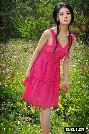 甘薇優(yōu)雅田園寫(xiě)真曝光