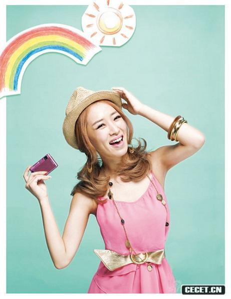 SARA清爽裝扮陽(yáng)光可愛(ài)