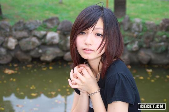 甜美女生外景拍攝