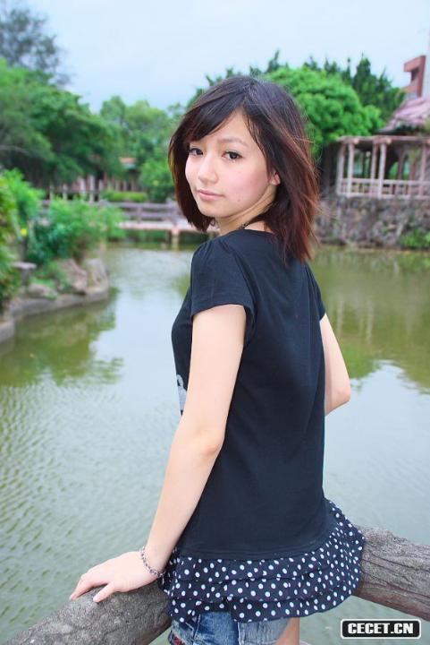 甜美女生外景拍攝