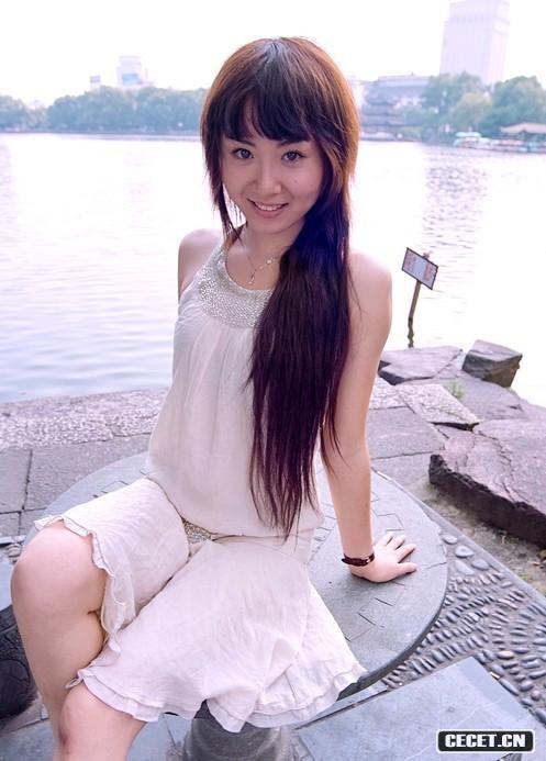 可愛(ài)女生夏日清涼照