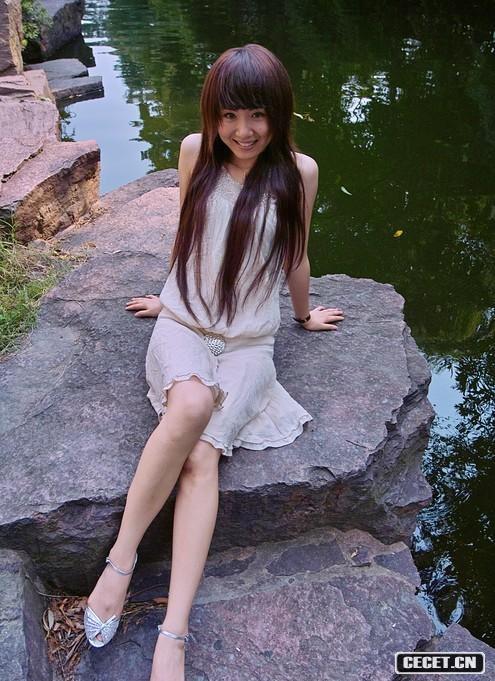 可愛(ài)女生夏日清涼照