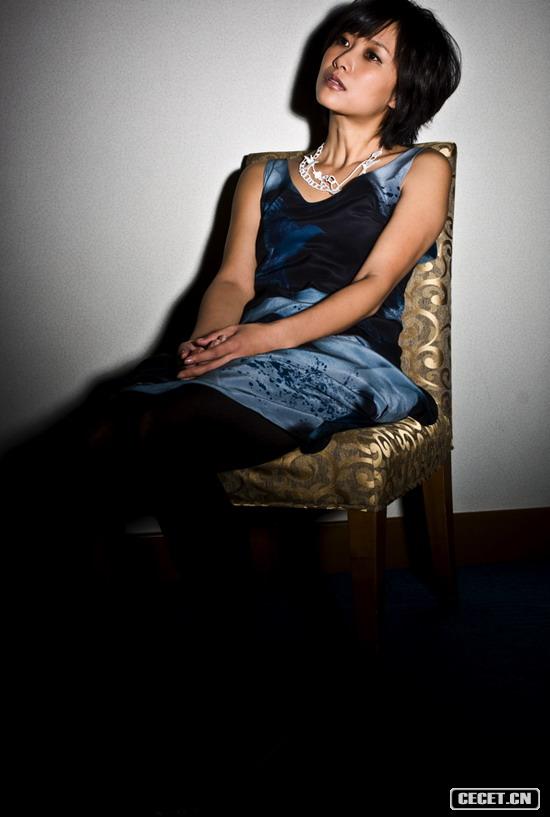 徐靜蕾?lài)L試頹廢性感