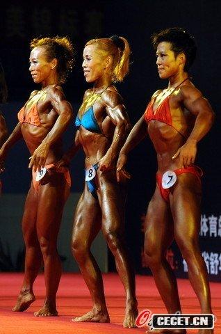 中國女子健美高手大顯勁暴肌肉