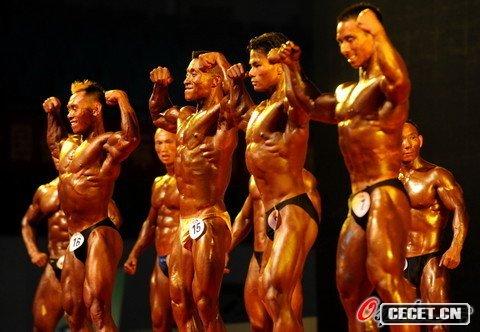 中國女子健美高手大顯勁暴肌肉