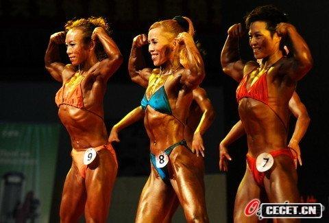 中國女子健美高手大顯勁暴肌肉