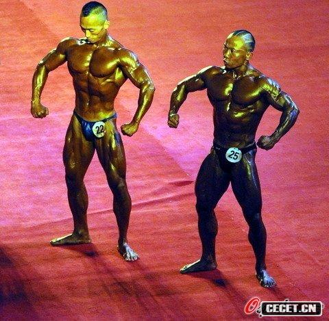 中國女子健美高手大顯勁暴肌肉