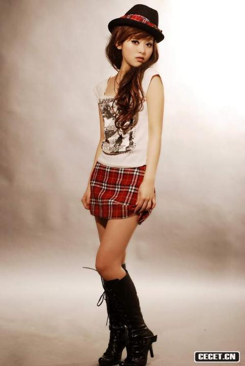 22歲小MM拍嫵媚寫(xiě)真