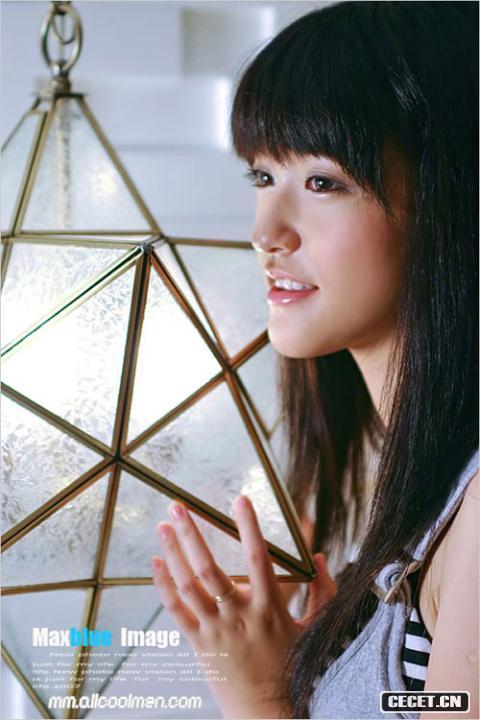 青春靚麗的高挑美少女