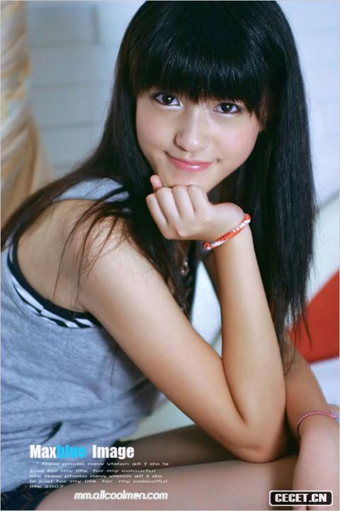 青春靚麗的高挑美少女