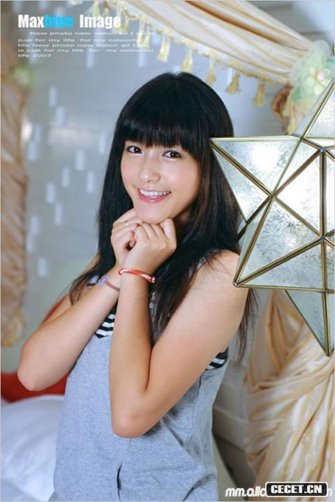 青春靚麗的高挑美少女