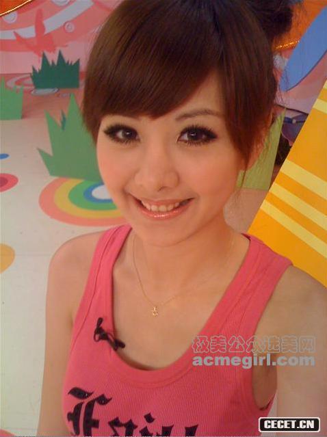 性感小臺妹低胸照