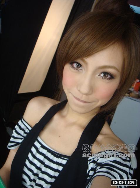 性感小臺妹低胸照