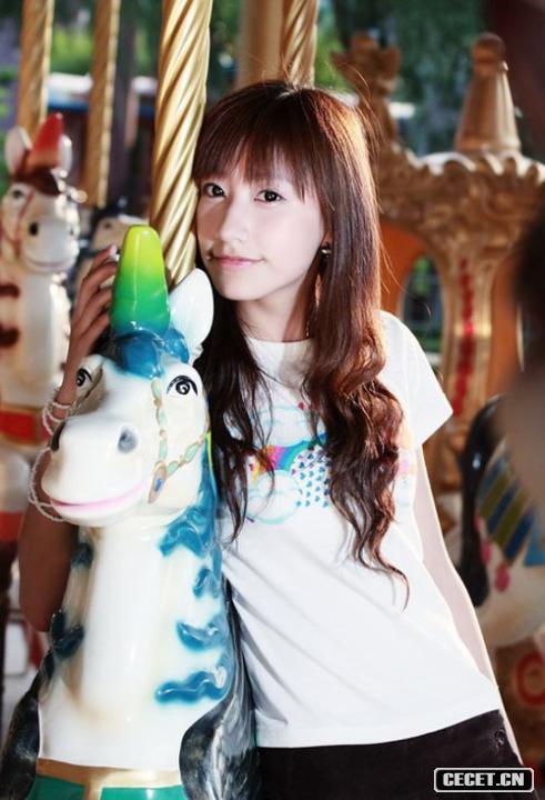 卡哇伊大眼學(xué)生妹