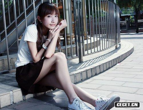 卡哇伊大眼學(xué)生妹