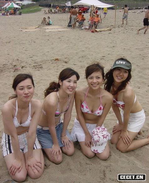 MM們海灘上泳裝秀