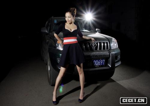 邵路雅性感汽車(chē)大片