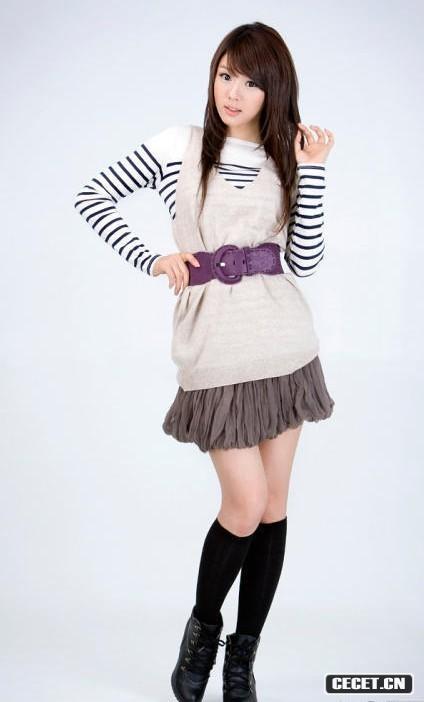 迷離眼神下D罩杯呼之欲出