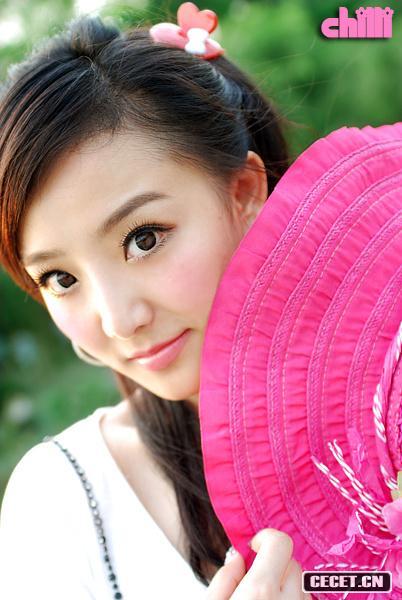 夏日粉紅女郎 性感嫵媚