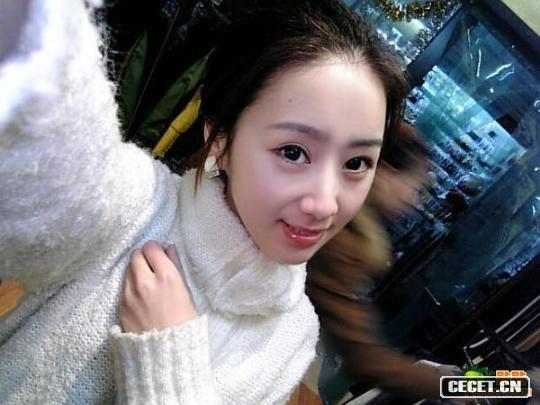 自拍美女鎖骨性感無(wú)敵