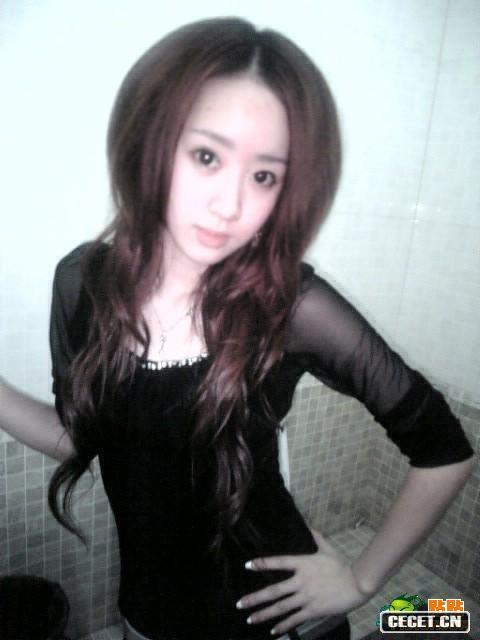 自拍美女鎖骨性感無(wú)敵