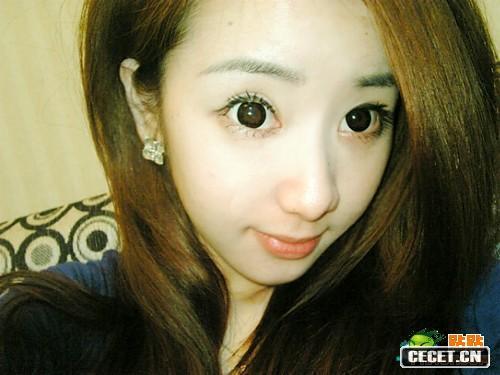 自拍美女鎖骨性感無(wú)敵