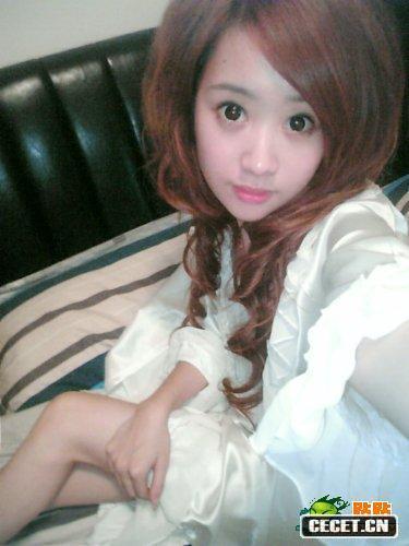 自拍美女鎖骨性感無(wú)敵