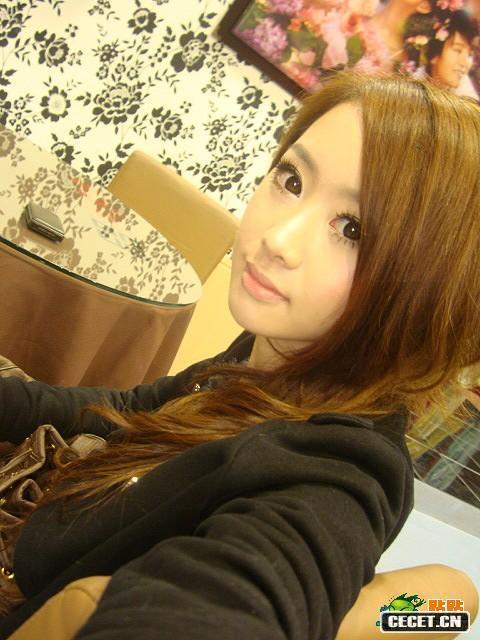 自拍美女鎖骨性感無(wú)敵