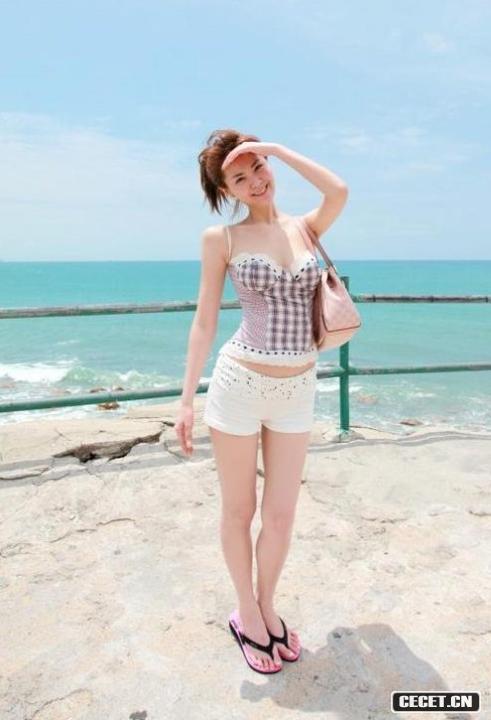 火辣辣的MM游三亞性感素顏