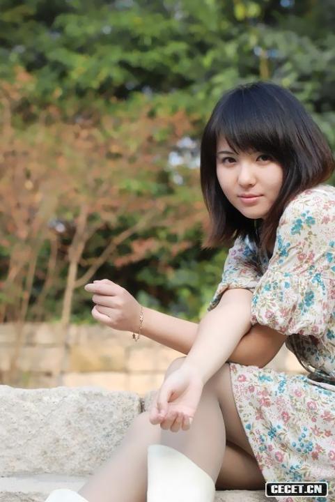 美女的漂亮小花裙