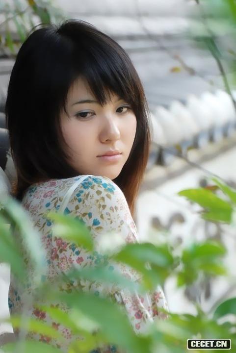 美女的漂亮小花裙