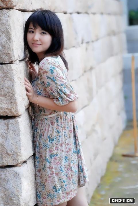 美女的漂亮小花裙