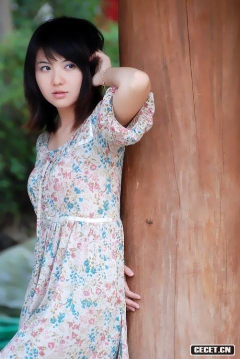 美女的漂亮小花裙