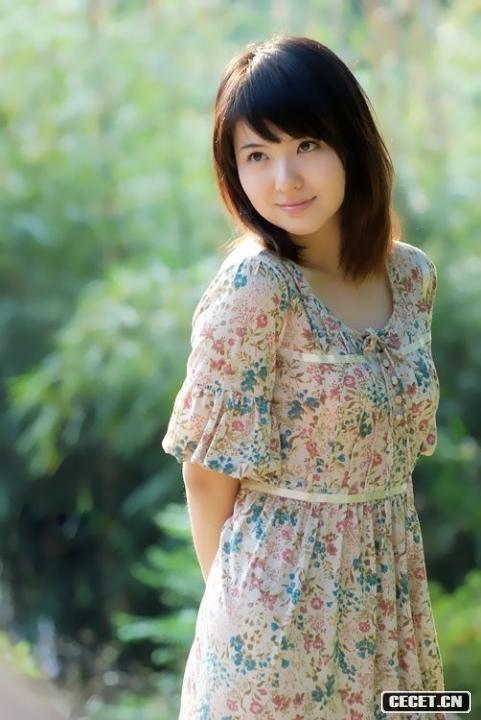 美女的漂亮小花裙