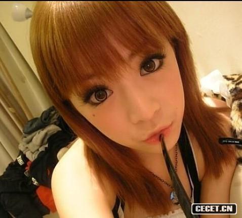 網(wǎng)絡(luò )上很火的幼萱MM生活照