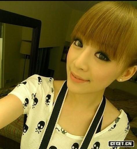 網(wǎng)絡(luò )上很火的幼萱MM生活照