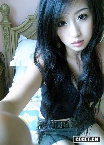 可愛(ài)混血妹的自拍靚照