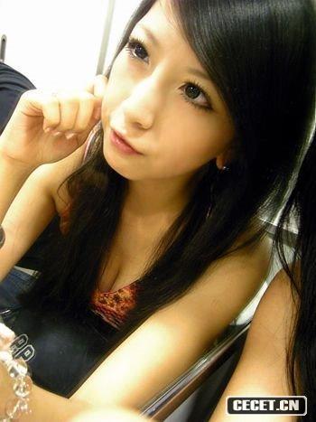 可愛(ài)混血妹的自拍靚照