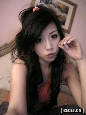 可愛(ài)混血妹的自拍靚照