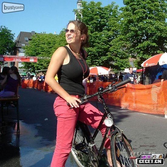 俄羅斯街頭抓拍美女 胸部都很可觀(guān)