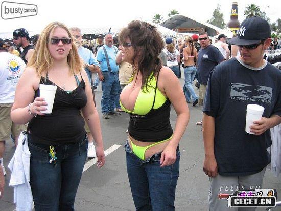 俄羅斯街頭抓拍美女 胸部都很可觀(guān)