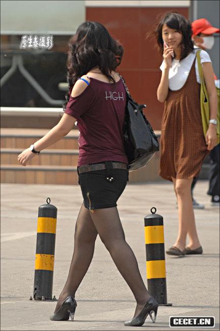 街拍美眉短裙短褲很養眼