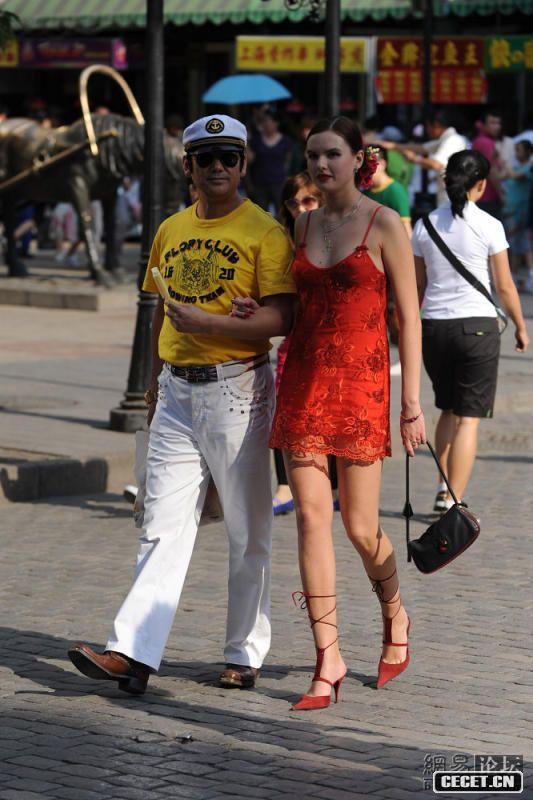 街拍美眉短裙短褲很養眼