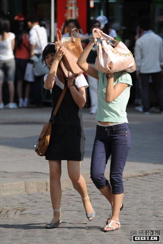 街拍美眉短裙短褲很養眼