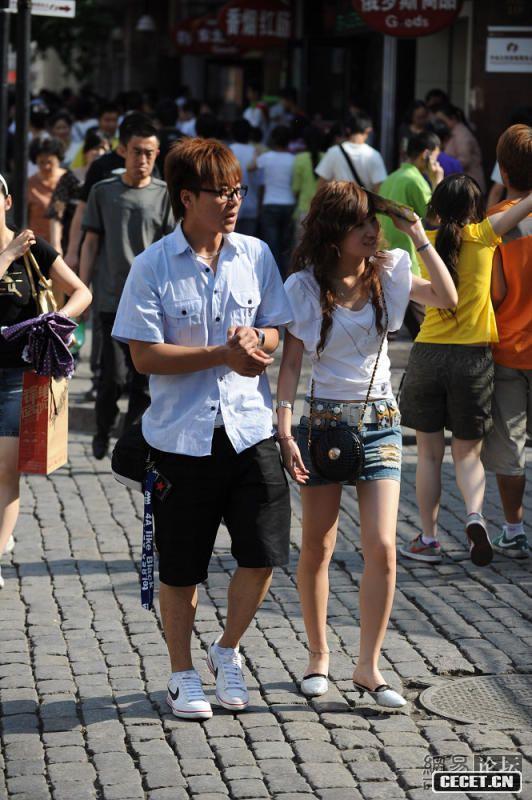 街拍美眉短裙短褲很養眼