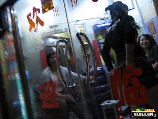 網(wǎng)友偷拍本地色情發(fā)廊