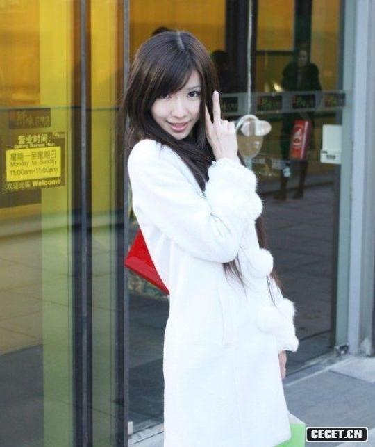 19歲的新人學(xué)生妹真誘人